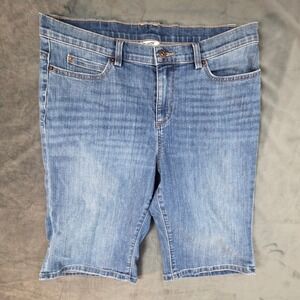 Duluth Trading Co Womens Size 14 Blue Denim Bermuda Shorts Mid Rise Medium Wash